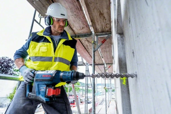 Bosch Akku-Bohrhammer BITURBO mit SDS max GBH 18V-45 C, Solo Version, 0611913000 Bosch Akku-Bohrhammer BITURBO Mit SDS Max GBH 18V-45 C, Solo Version, 0611913000 -Bosch Verkäufe IMG RD 317946