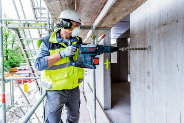 Bosch Akku-Bohrhammer BITURBO mit SDS max GBH 18V-45 C, Solo Version, 0611913000 Bosch Akku-Bohrhammer BITURBO Mit SDS Max GBH 18V-45 C, Solo Version, 0611913000 -Bosch Verkäufe IMG RD 317949