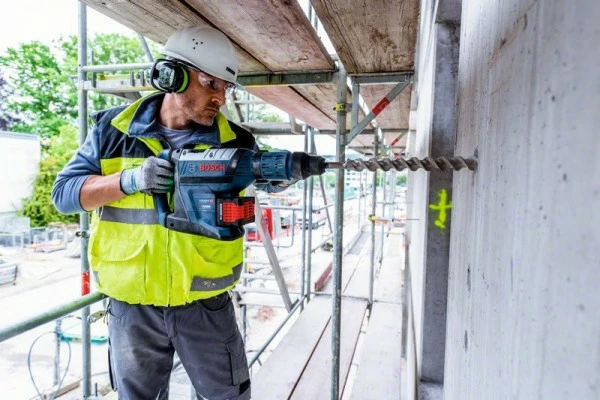 Bosch Akku-Bohrhammer BITURBO mit SDS max GBH 18V-45 C, Solo Version, 0611913000 Bosch Akku-Bohrhammer BITURBO Mit SDS Max GBH 18V-45 C, Solo Version, 0611913000 -Bosch Verkäufe IMG RD 317950